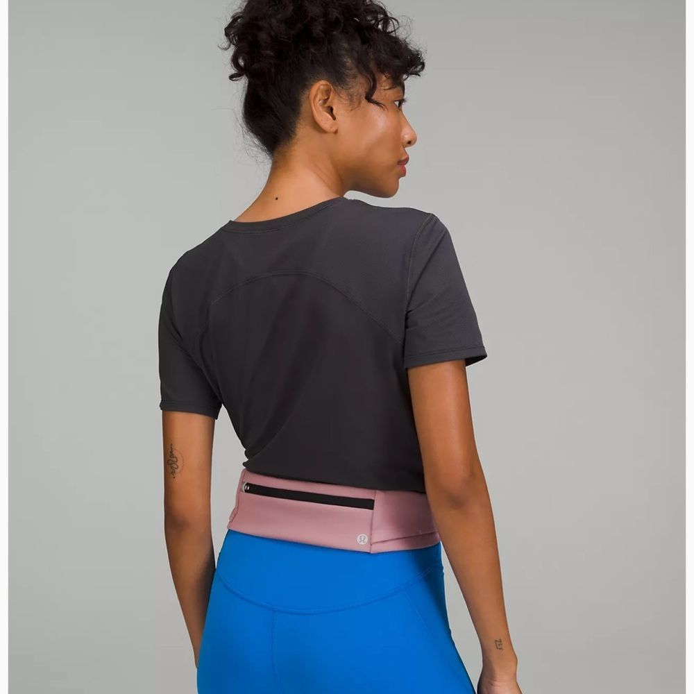 🍋LULULEMON ATHLETICA | Fast and Free Running Belt in Vintage Mauve - Picture 2 of 9